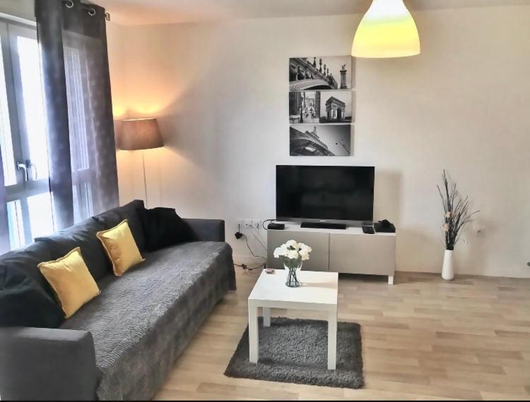 Beautiful 3 Bedroom Flat 8-9 Persons Іврі-сюр-Сен Екстер'єр фото